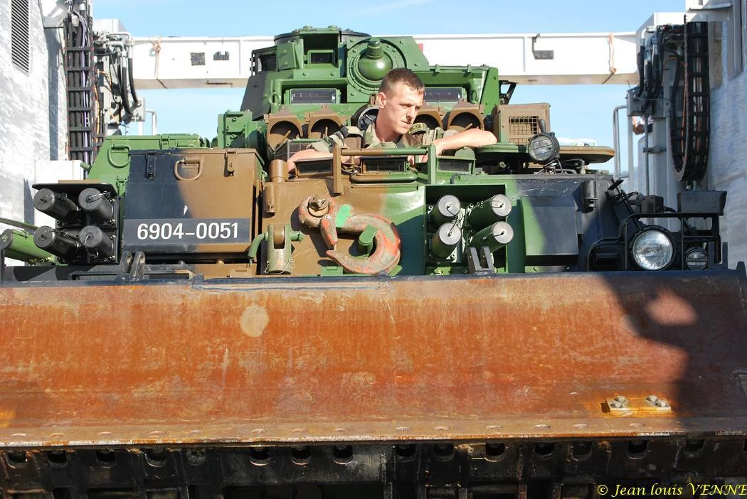 L'Engin Blindé du Génie embarque sur le L-CAT