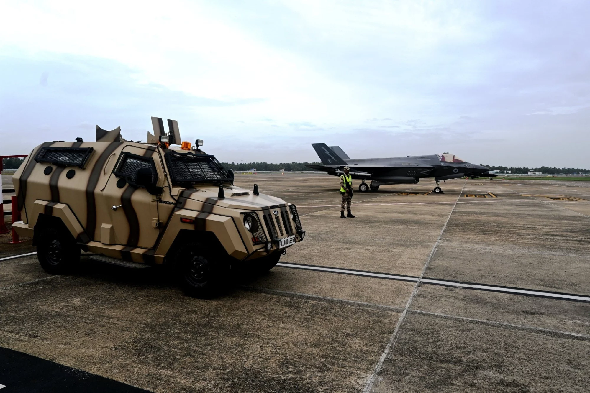 Un chasseur F-35 de la Royal Navy sur l'aéroport de Thiruvananthapuram (Inde)