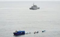 La frégate Floréal effectue une visite de surveillance des pêches