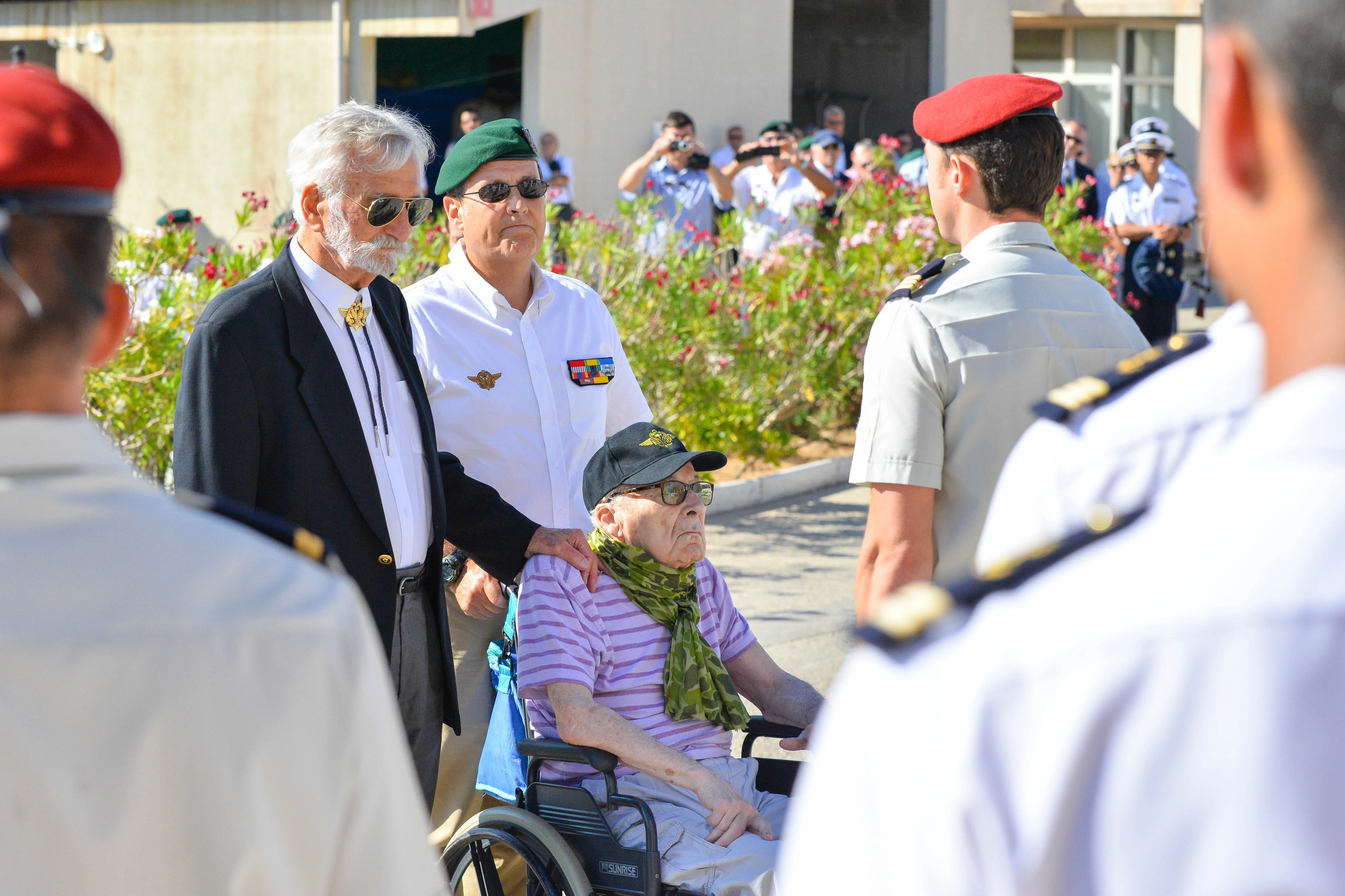 Cérémonie de fin de cours du 90e cours de nageurs de combat
