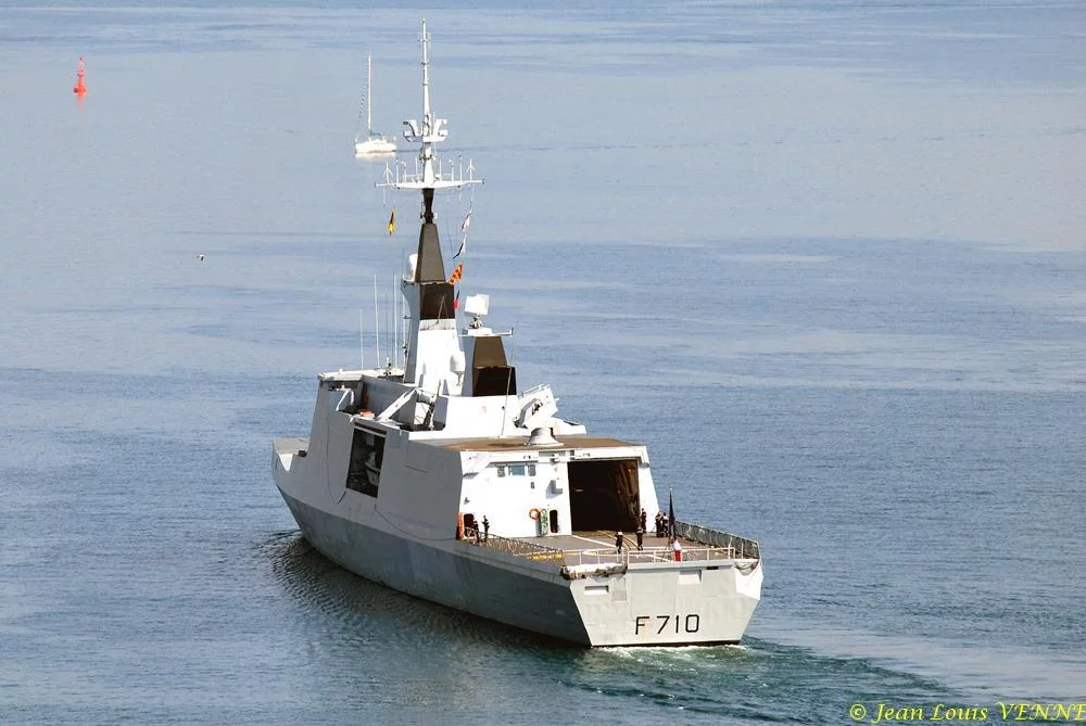 la frégate Lafayette effectue des boucles magnétiques
