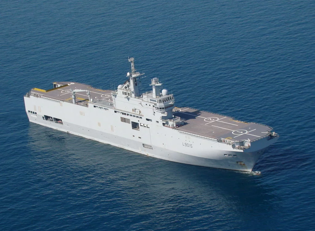 Le BPC Dixmude vu d’avion