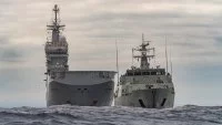 Le porte-hélicoptères Dixmude et la frégate portugaise Figuiera da Foz