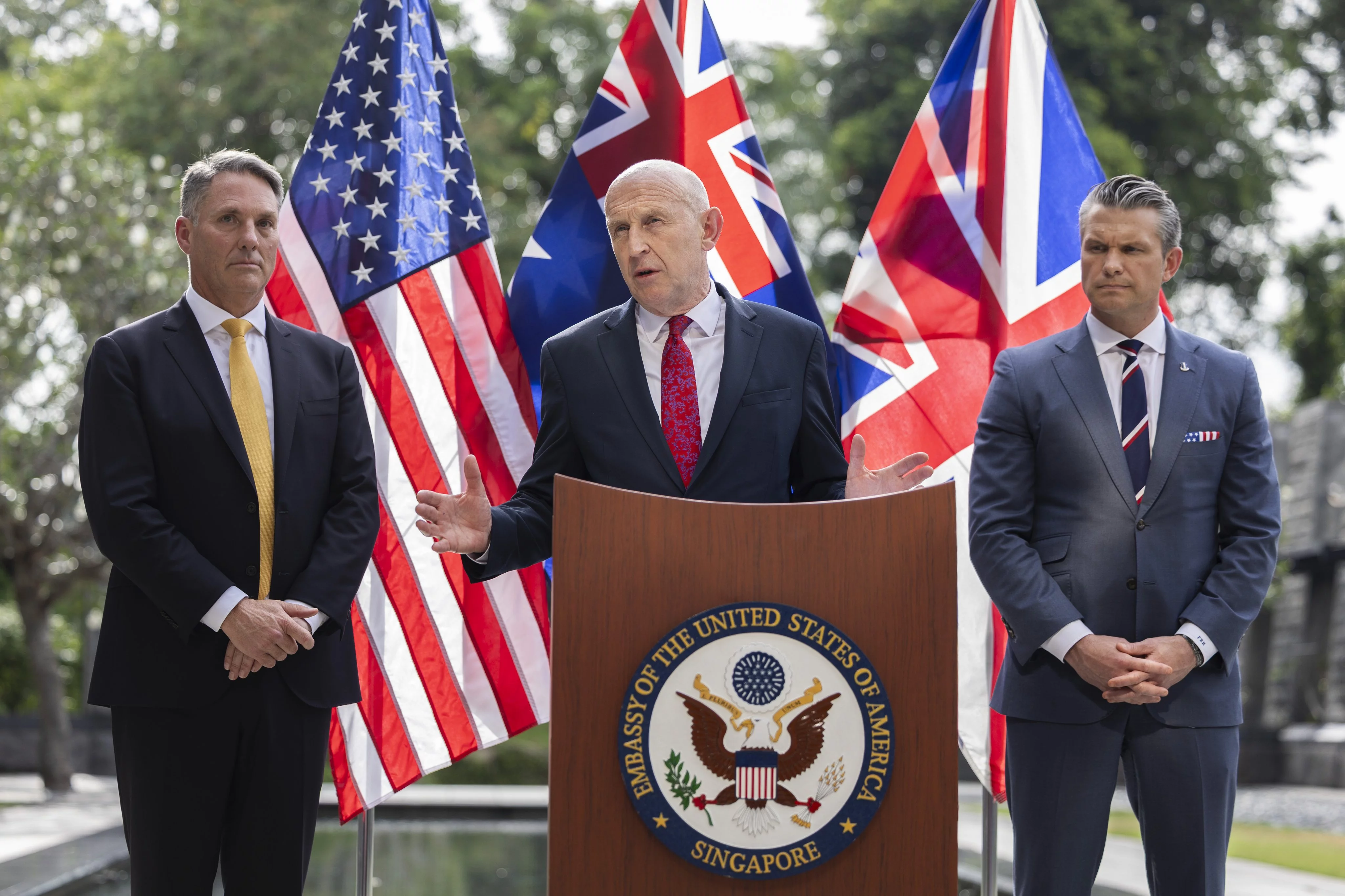 Les ministres de la défense des États-Unis, du Royaume-Uni et de l’Australie
