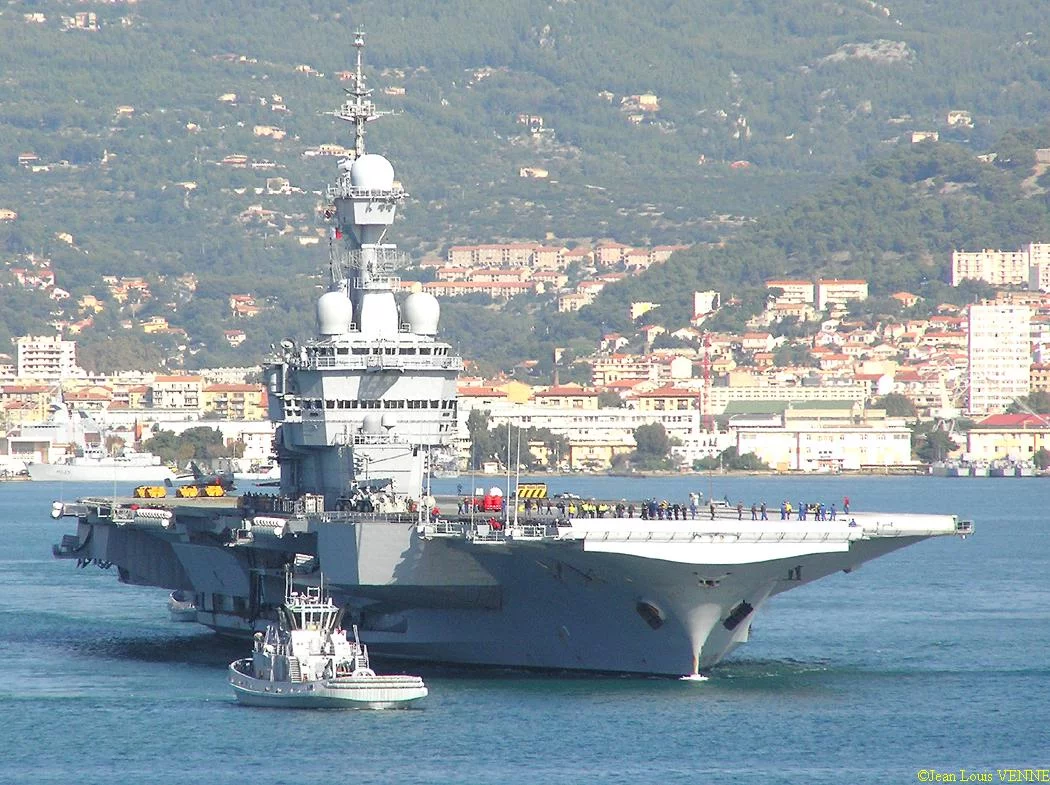 Le Charles de Gaulle prend la mer