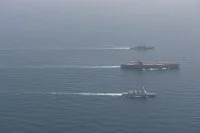 Le porte-avions USS Dwight D. Eisenhower, le croiseur lance-missiles USS San Jacinto et la frégate Forbin