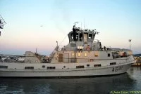 Le Charles de Gaulle sort du bassin