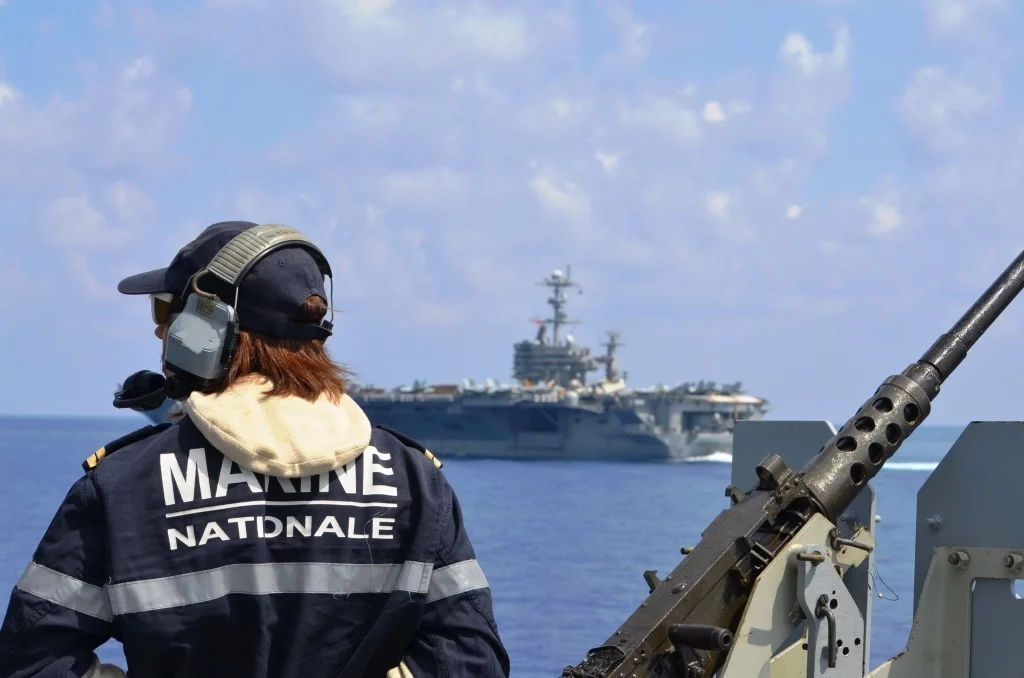 L’USS John. Stennis vu depuis la plateforme hélicoptère du Vendémiaire