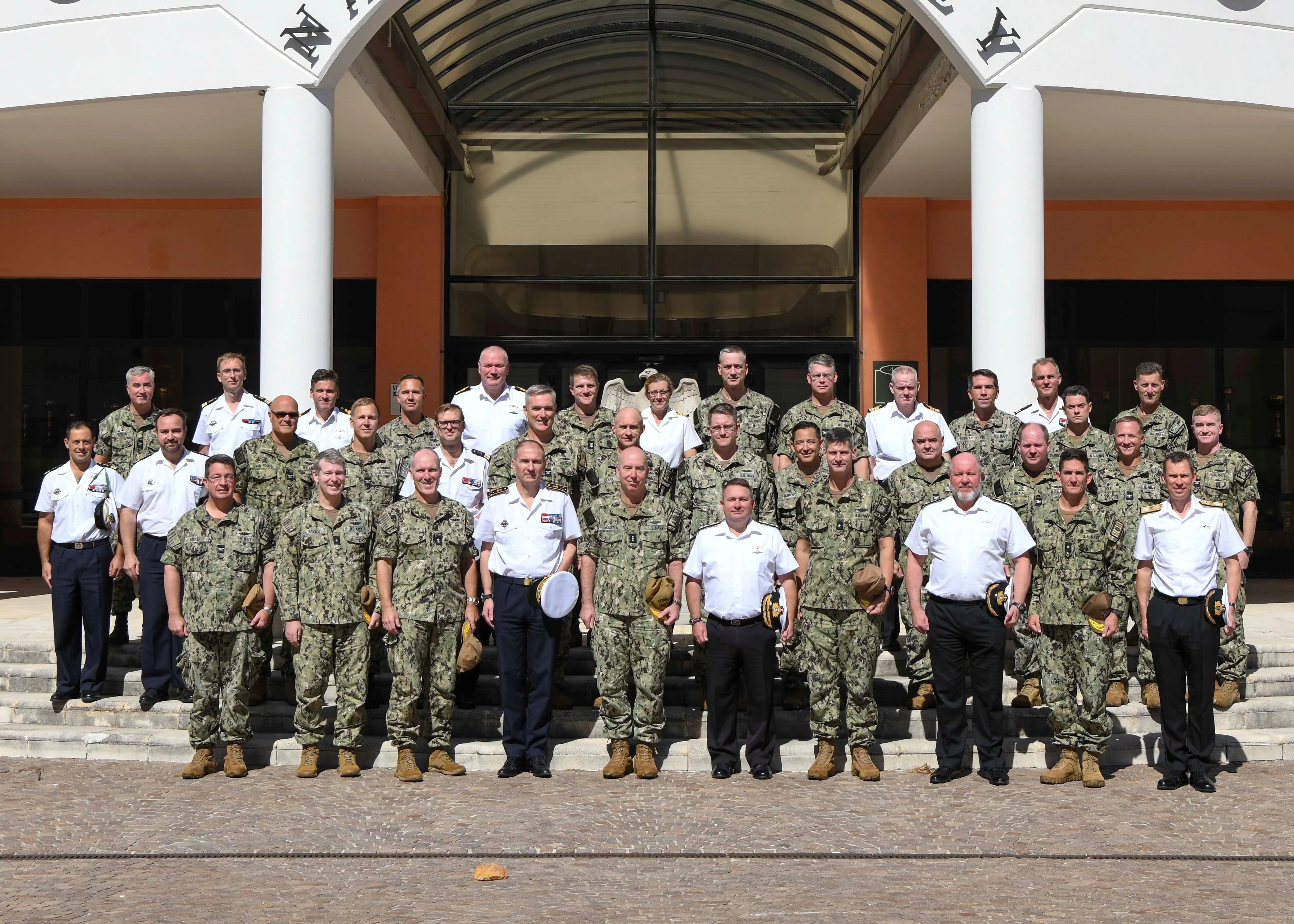 Les commandants des forces sous-marines alliées réunis à Naples