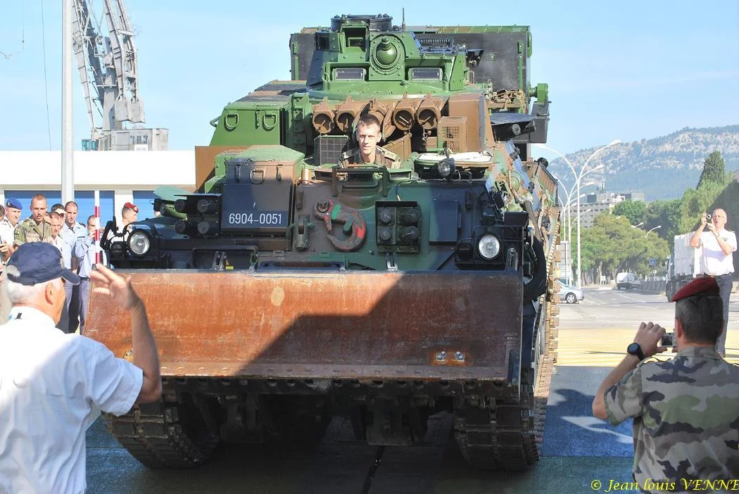 L'Engin Blindé du Génie embarque sur le L-CAT