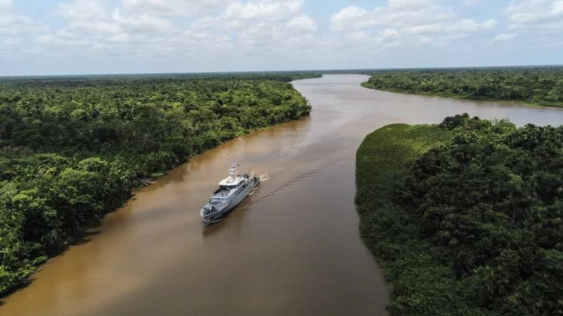 Un patrouilleur mène une mission de 17 jours sur les fleuves de l’Amazonie