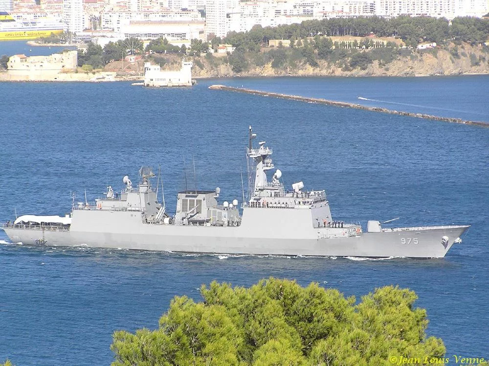 Le destroyer lance-missiles CHUNGMUGONG YI SUN SHI