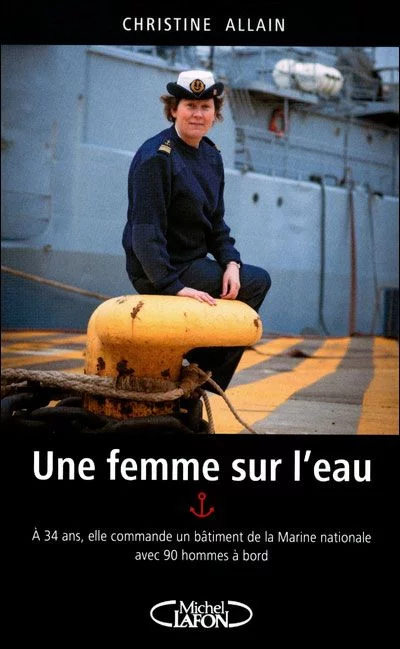 Une femme sur l'eau