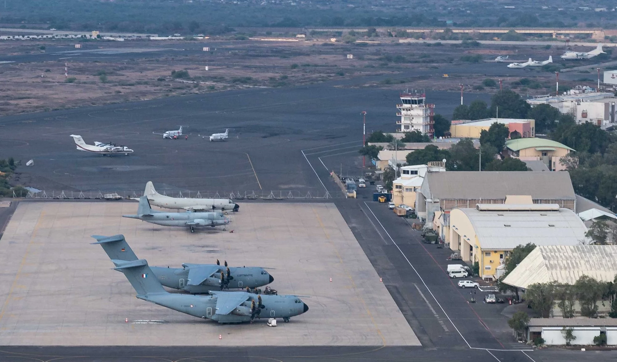 Un avion de patrouille maritime Atlantique 2 sur la base aérienne de Djibouti