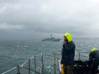 Des chasseurs de mines scrutent le fond