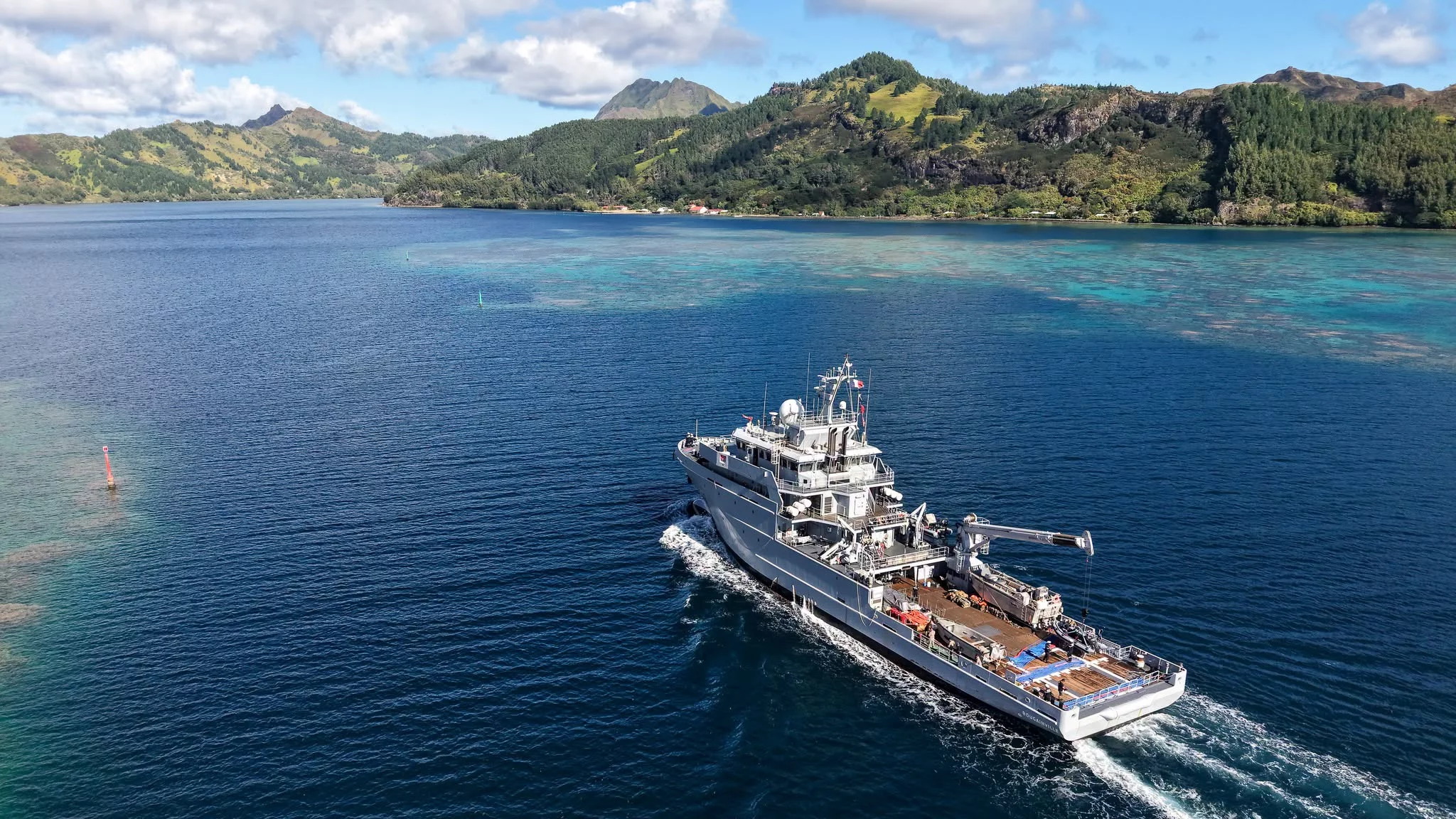 Le bâtiment de soutien et d’assistance outre-mer Bougainville dans les îles Australes