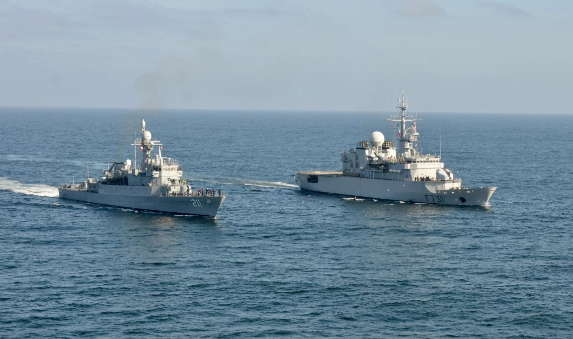 Le Prairial et une corvette péruvienne, le Ferre