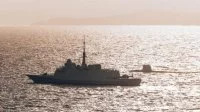 Une frégate mulit-missions et un sous-marin nucléaire d'attaque en surface