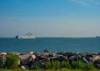 Le porte-hélicoptères Dixmude appareille du port de Norfolk (Etats-Unis)