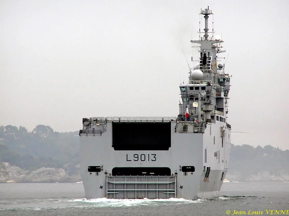 Le Mistral appareille pour des essais