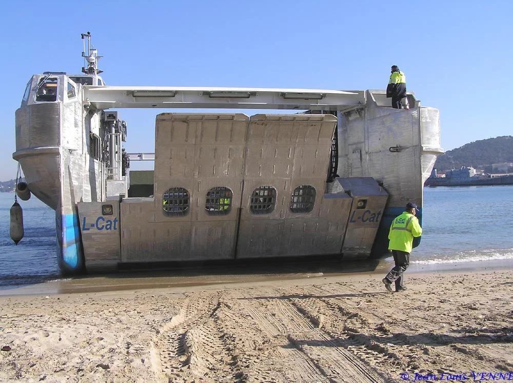 Premier plageage du L-CAT avec matériel roulant
