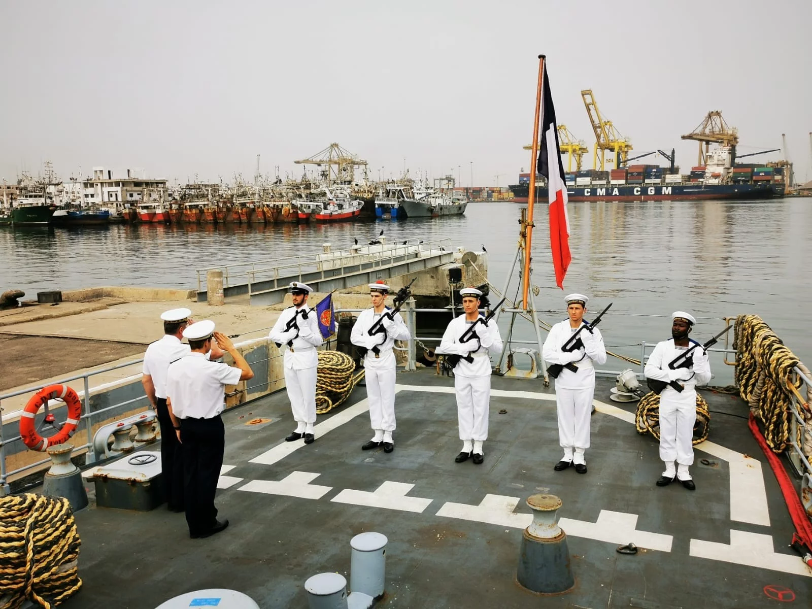 Le vice-amiral d’escadre Jean-Louis Lozier, CECLANT, accueilli à bord du Commandant Bouan