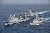 Le BCR Somme et les frégates espagnole ESPS Alvaro De Bazan néerlandaise Zr.Ms. van Amstel