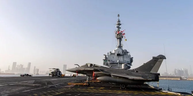 Le porte-avions Charles de Gaulle à Abu Dhabi