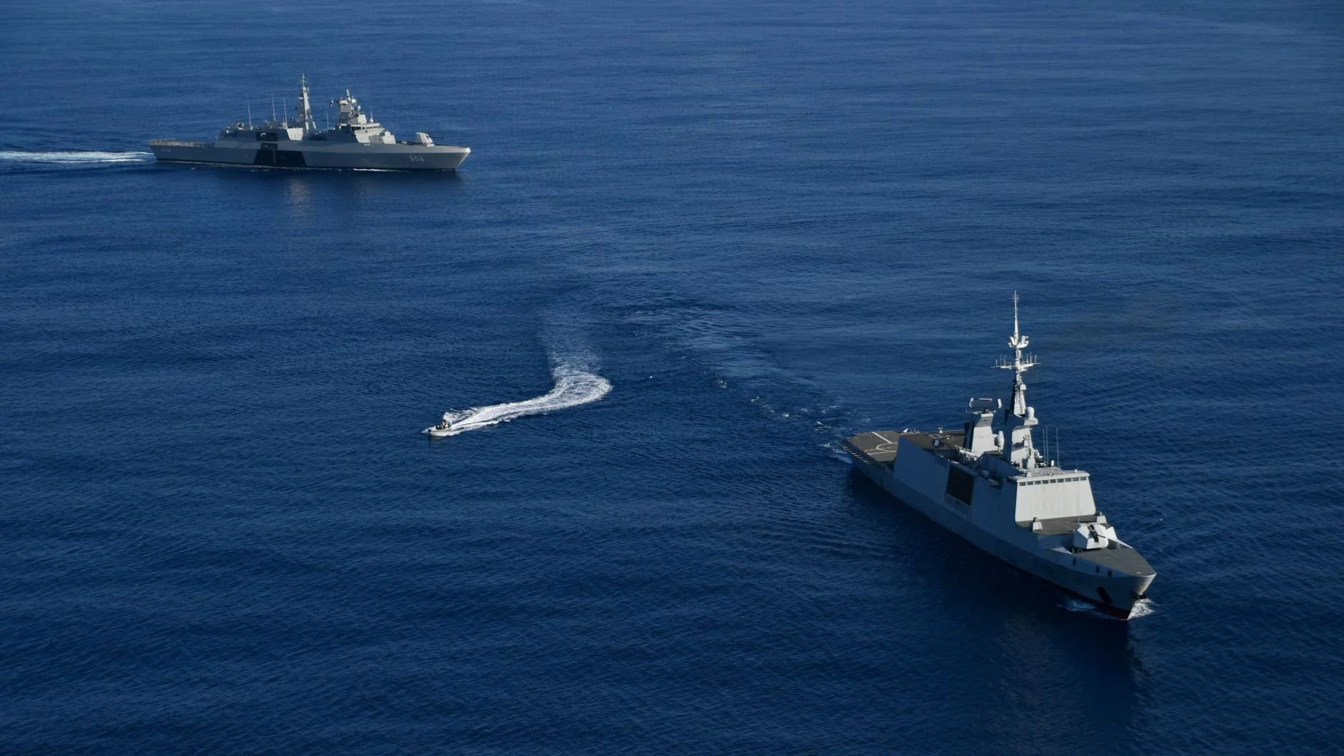 La frégate Courbet et une frégate égyptienne