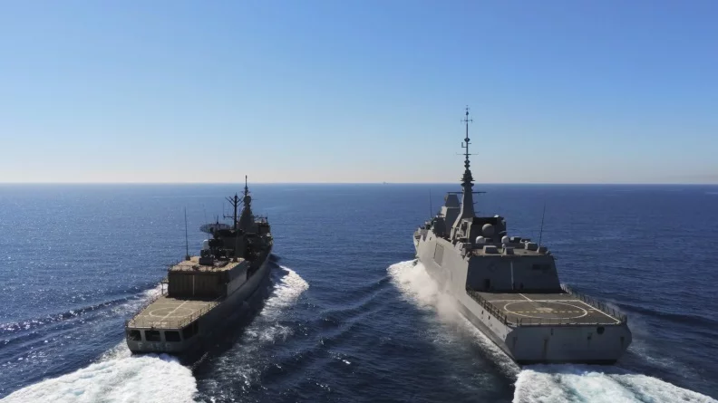 La frégate Provence et la frégate grecque Adrias