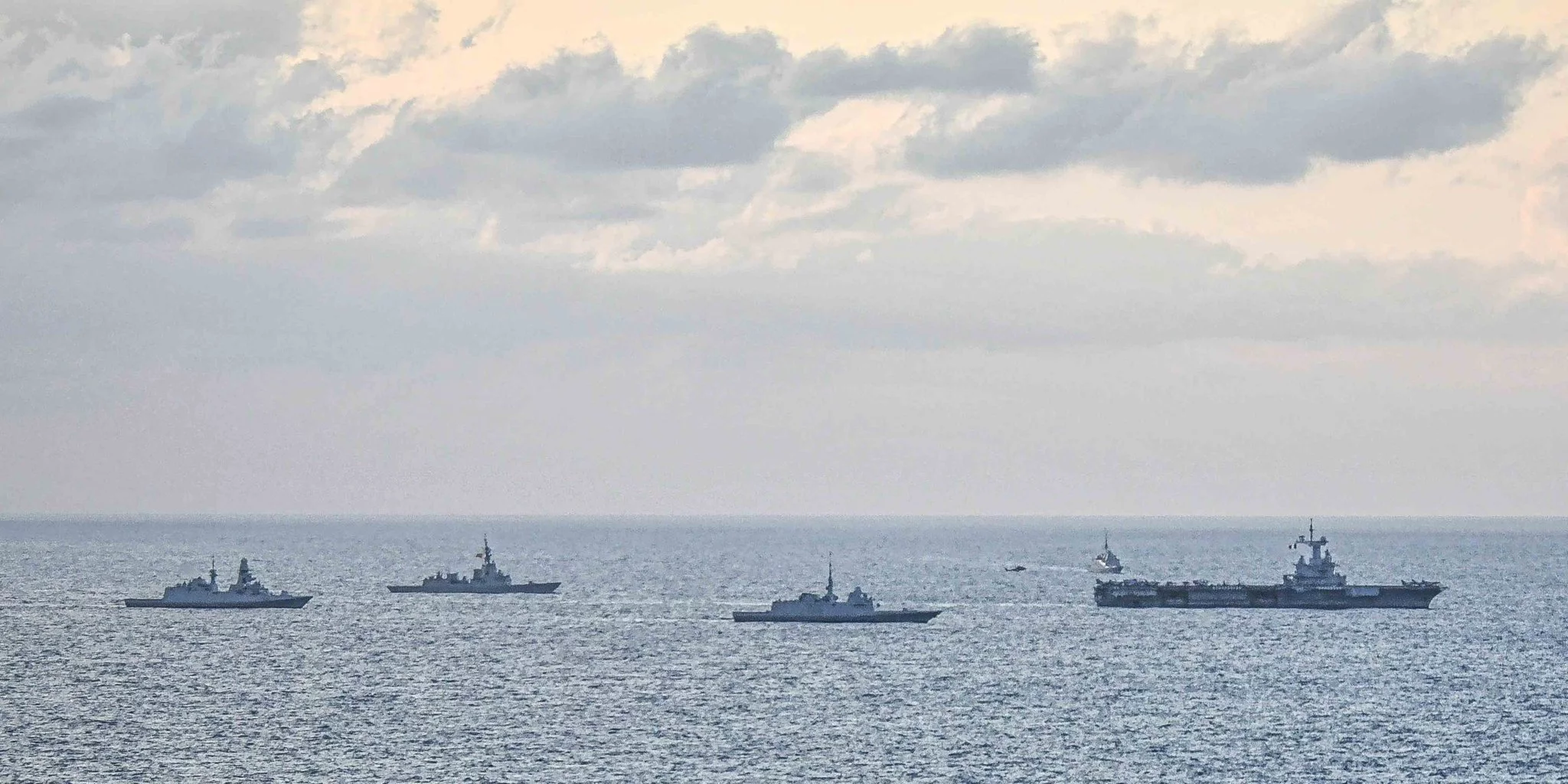 Le groupe aéronaval au large de Chypre