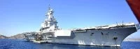 Le porte-avions Charles de Gaulle au mouillage au large de Carthagène