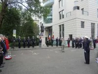 Commémoration de l'appel du 18 juin devant la statue du général de Gaulle à Londres