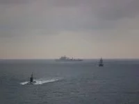 Le sous-marin russe Krasnodar, le remorqueur Altay et le pétrolier britannique RFA Tidesurge