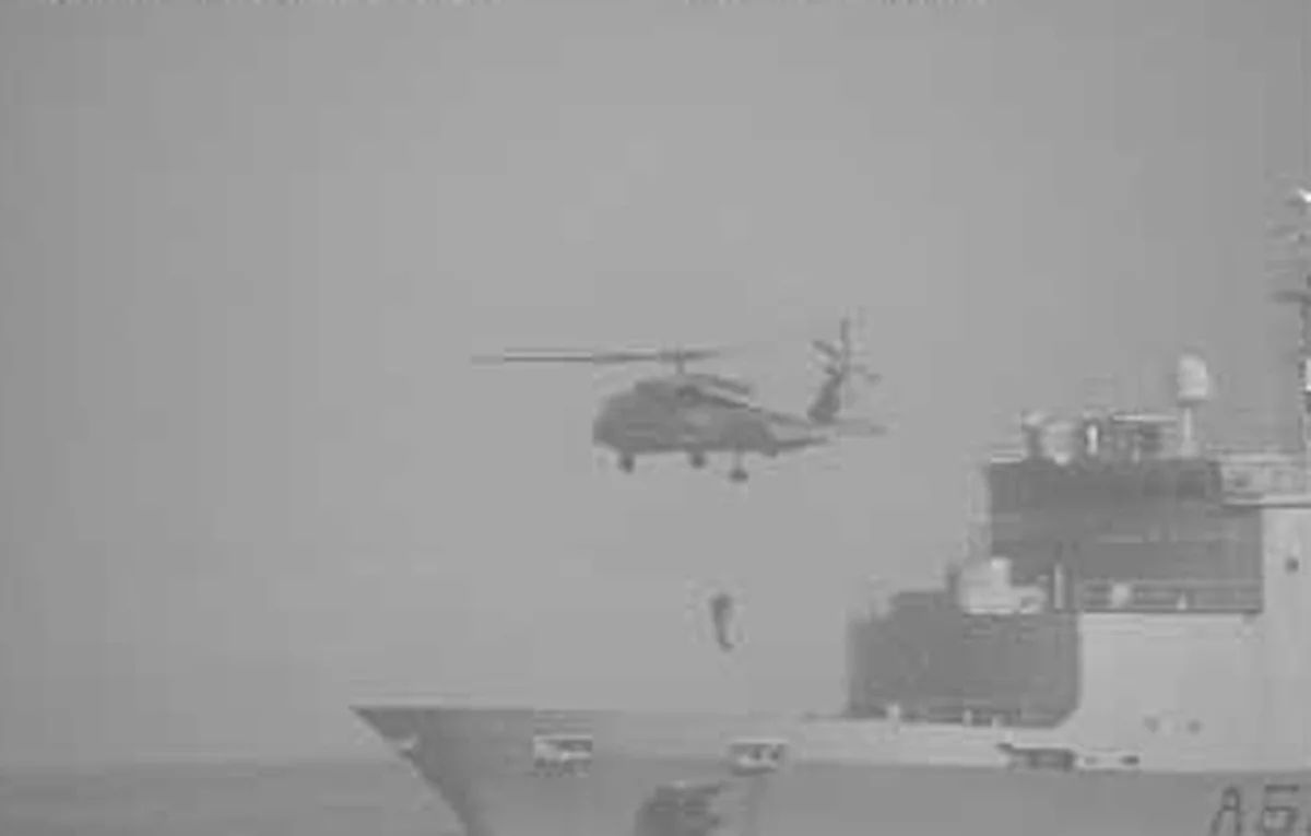 Un marin français de la Marne évacué par un hélicoptère américain