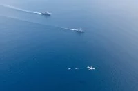Des avions P-8A Poseidon et F-35A Lightning II de la Royal Australian Air Force survolent le groupe Jeanne d'Arc