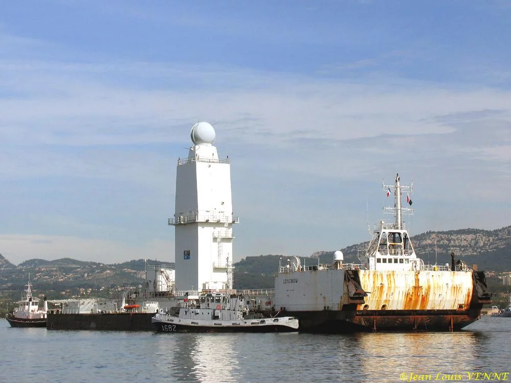 La barge Longbow