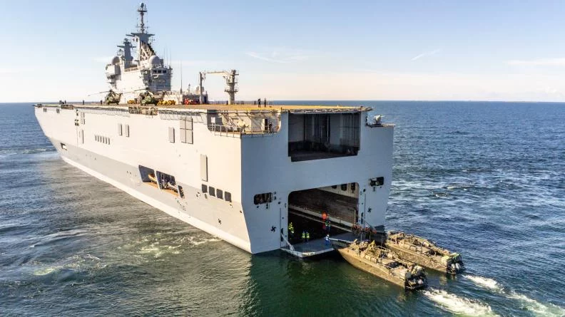 Le porte-hélicoptères amphibie (PHA) Mistral