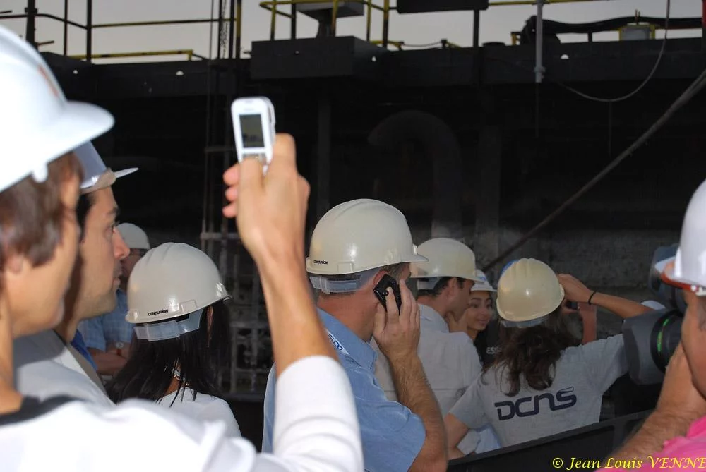 Le Charles de Gaulle sort du bassin