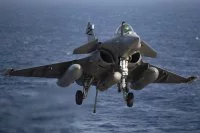 Un Rafale Marine, équipé d'un pod Reco NG