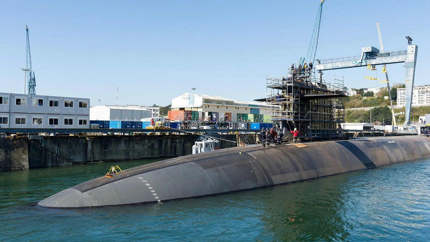 Le SNLE Le Triomphant au bassin 8 de la base navale de Brest