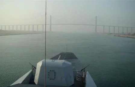 Passage du canal de Suez pour le La Fayette