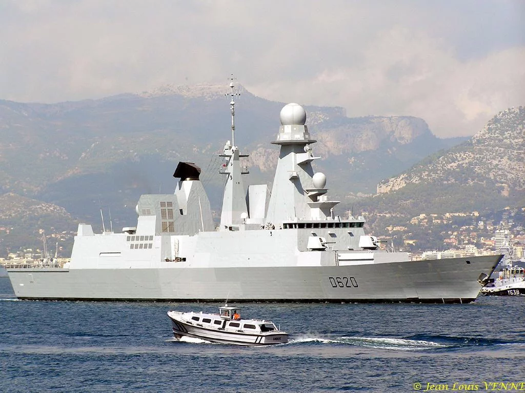 Le Forbin appareille de Toulon