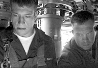 Des aspirants Ã  bord de l'USS Topeka