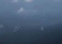 Les porte-avions USS Harry S. Truman et Charles de Gaulle, le croiseur lance-missiles USS Gettysburg et la frégate Forbin naviguent en formation