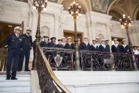 Les nouveaux embarqués sur le Charles de Gaulle sont reçus à l'hôtel de ville de Paris