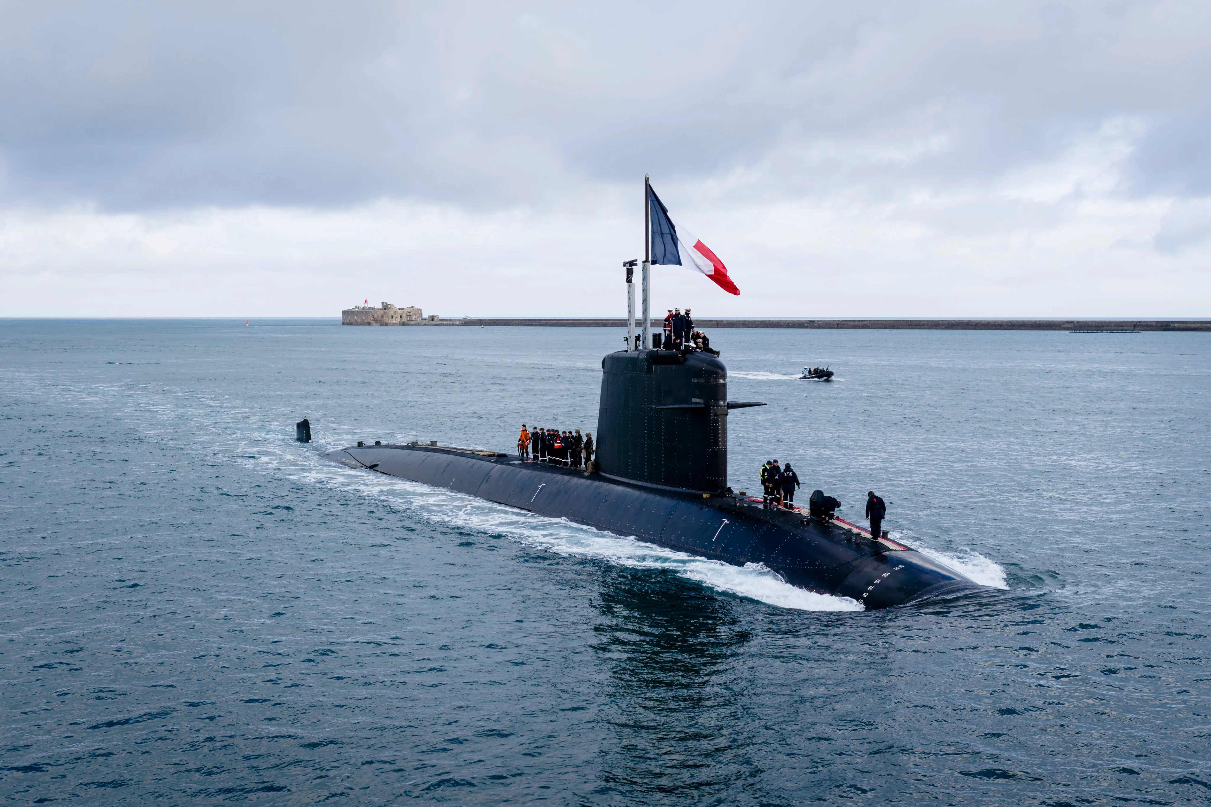 Le sous-marin nucléaire d’attaque Perle lors de sa dernière arrivée à Cherbourg