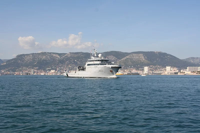Le B2M Champlain quitte Toulon