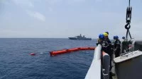 Le bâtiment de soutien et d’assistance métropolitain (BSAM) Rhône a participé à un exercice de lutte antipollution conjoint avec la Marine Royale marocaine