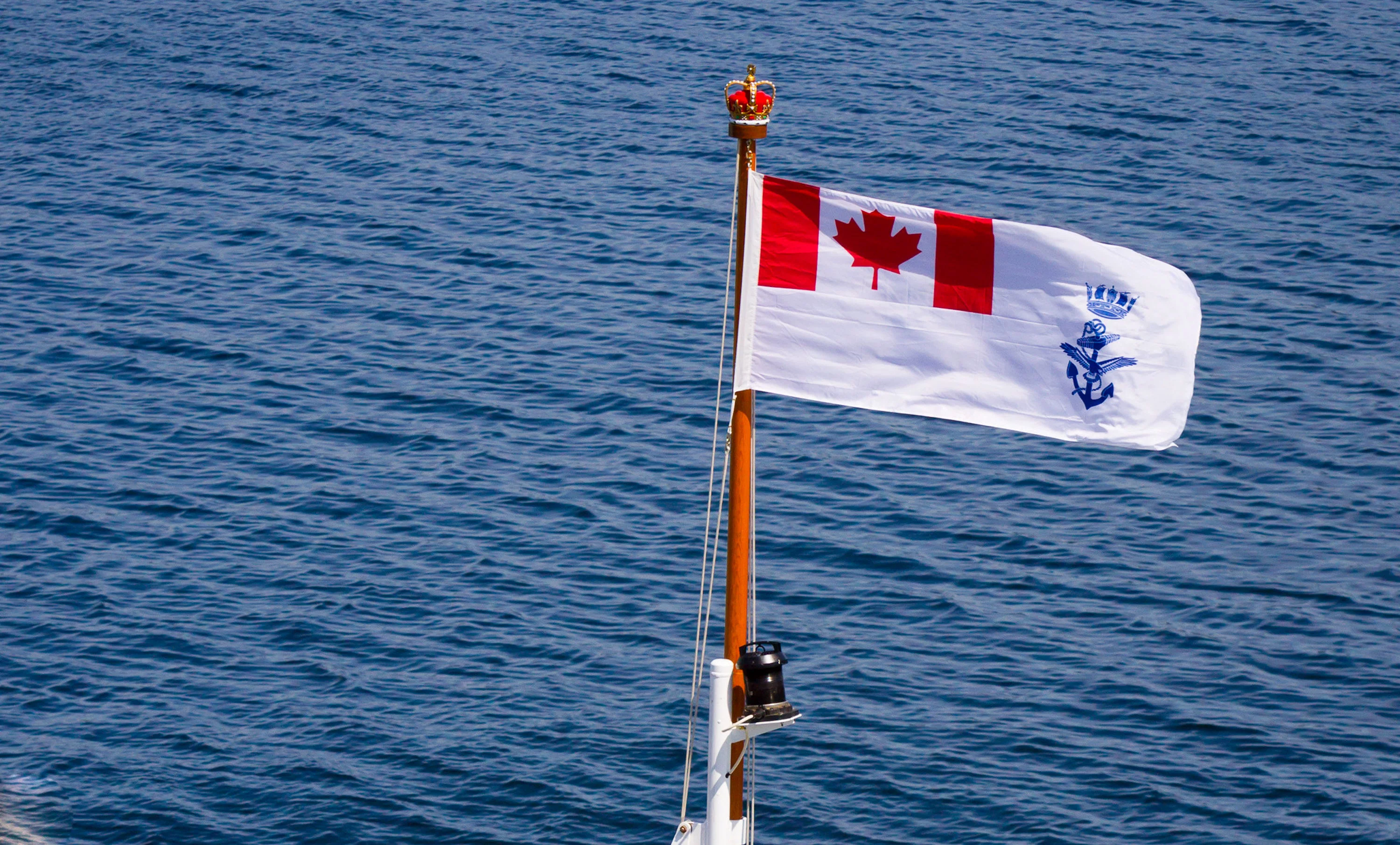 Le nouveau drapeau de la Marine royale canadienne